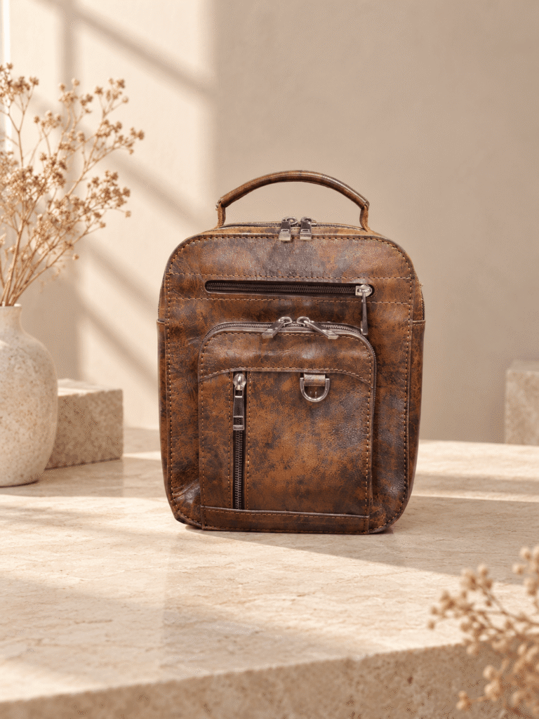 کیف دوشی مردانه چرم طبیعی مدل فروهر رنگ قهوه‌ای
